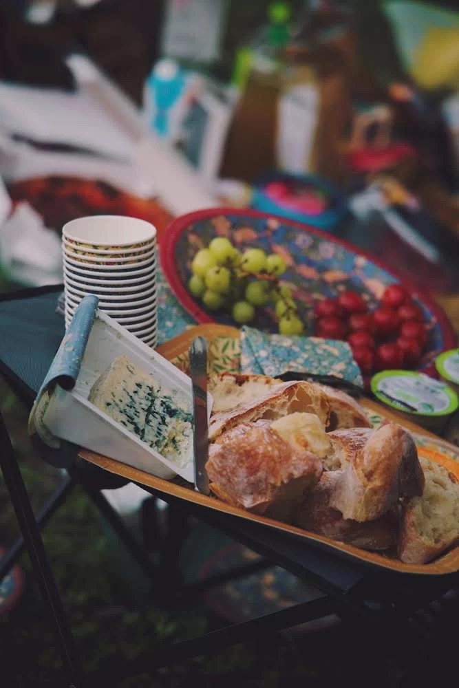 Cheese and bread (photo by AdeB)